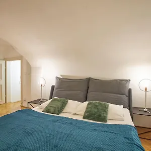 Lazenska N4 **** Prague
